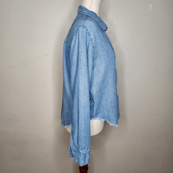 Rails Dana Raw Hem Chambray Button Front Shirt Size Medium - Picture 4 of 10